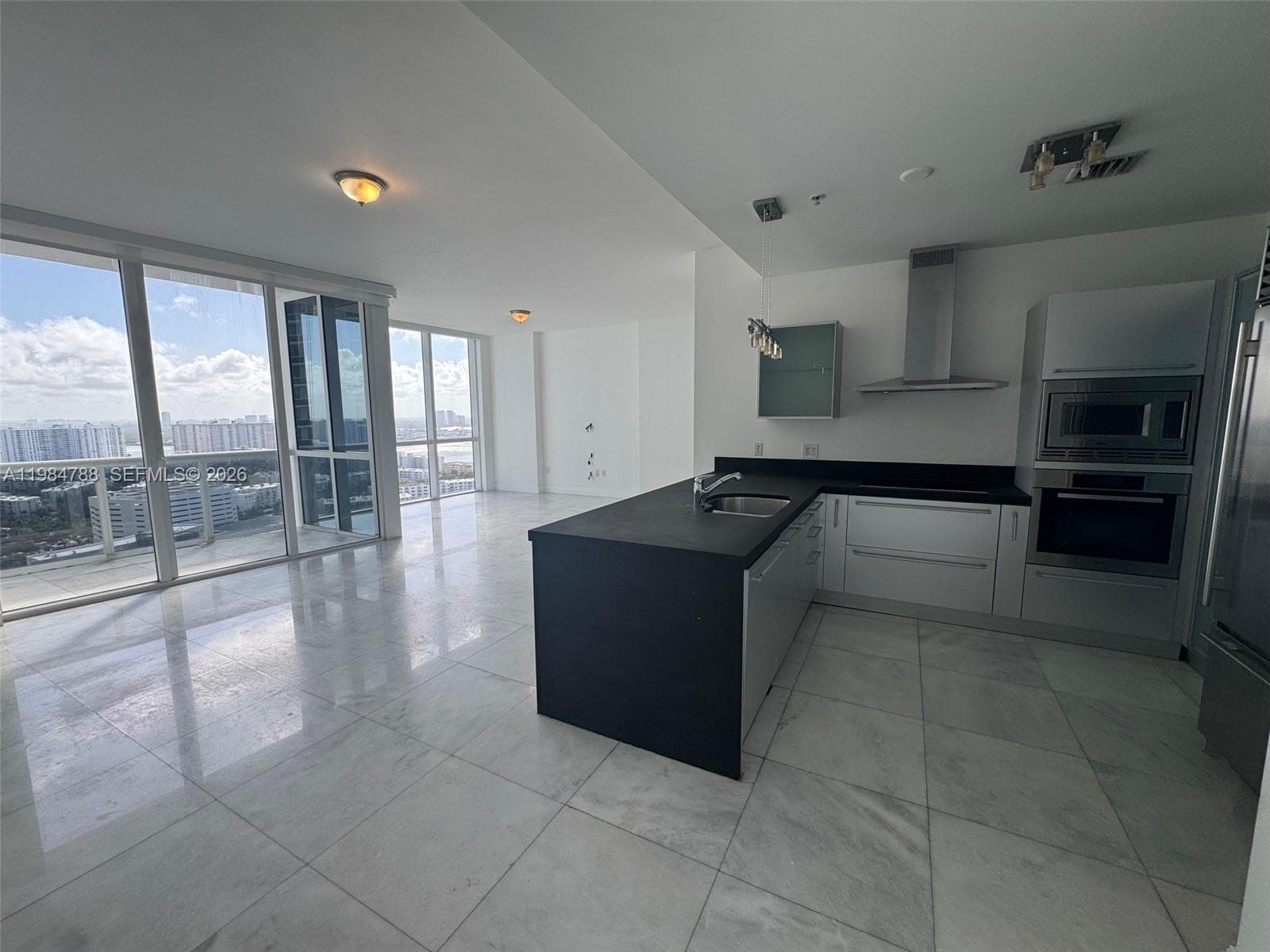 18201 Collins Ave 3505 photo 2