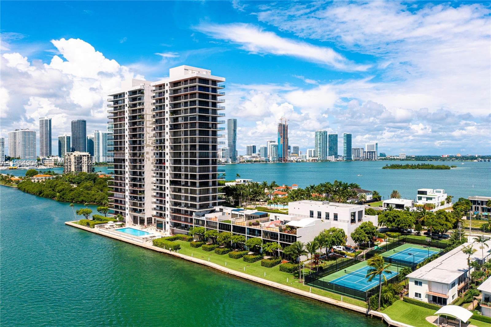 1000 Venetian Way 303 photo 1