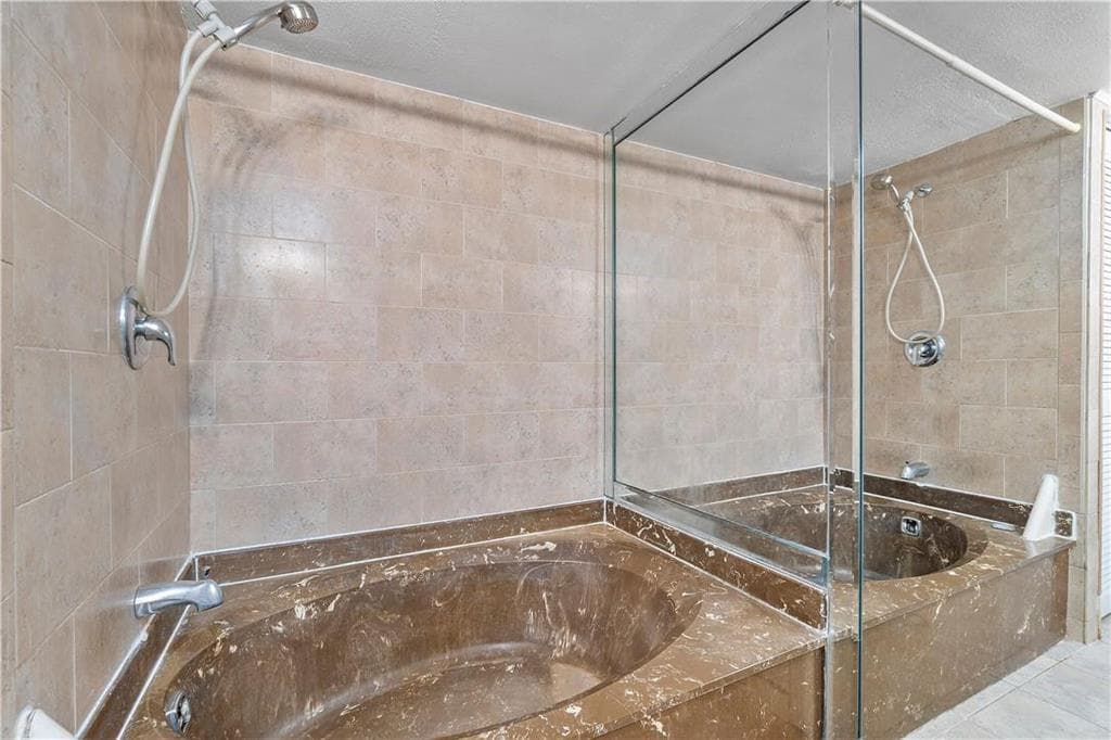 1000 Parkview Drive 507 photo 2