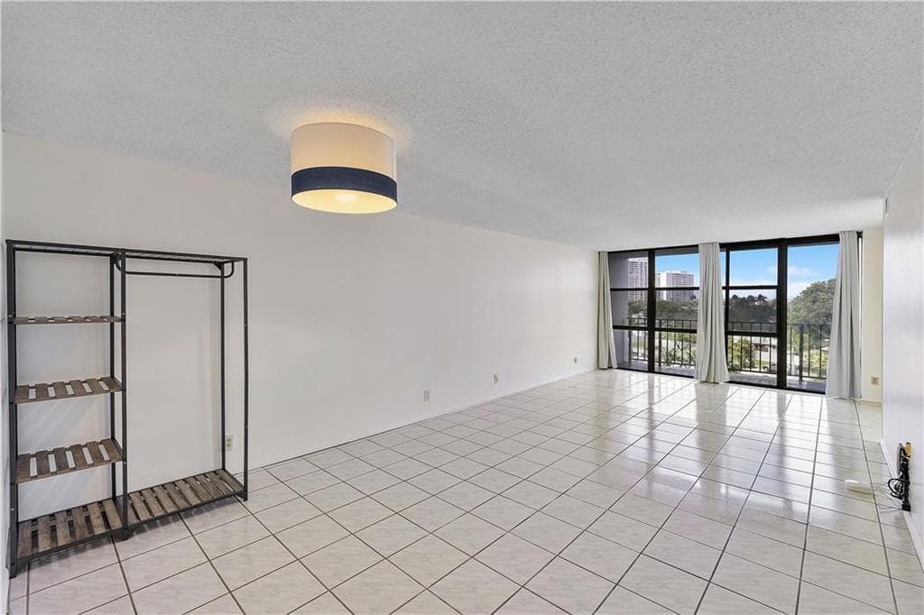 1000 Parkview Drive 507 photo 7