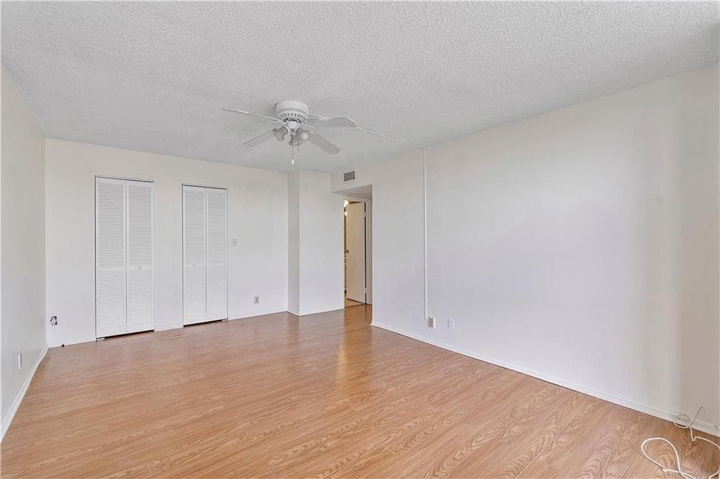 1000 Parkview Drive 507 photo 3