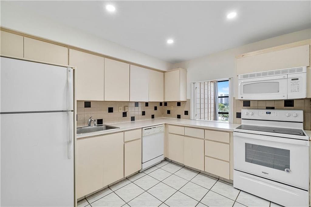 1000 Parkview Drive 507 photo 9