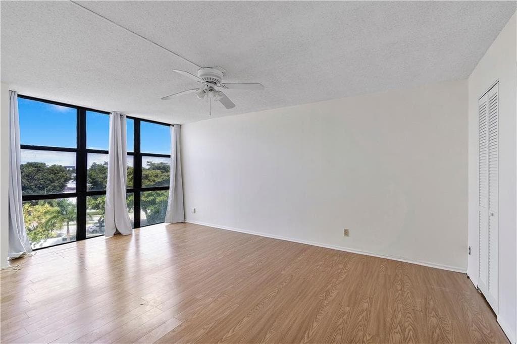1000 Parkview Drive 507 photo 8