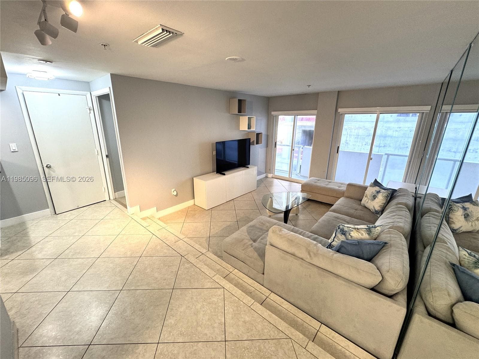 9195 Collins Ave PH4 photo 2