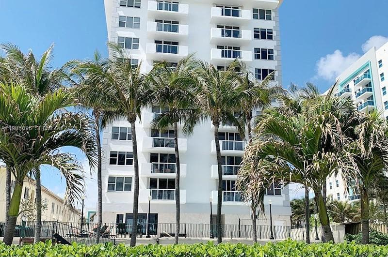 9195 Collins Ave PH4 photo 14