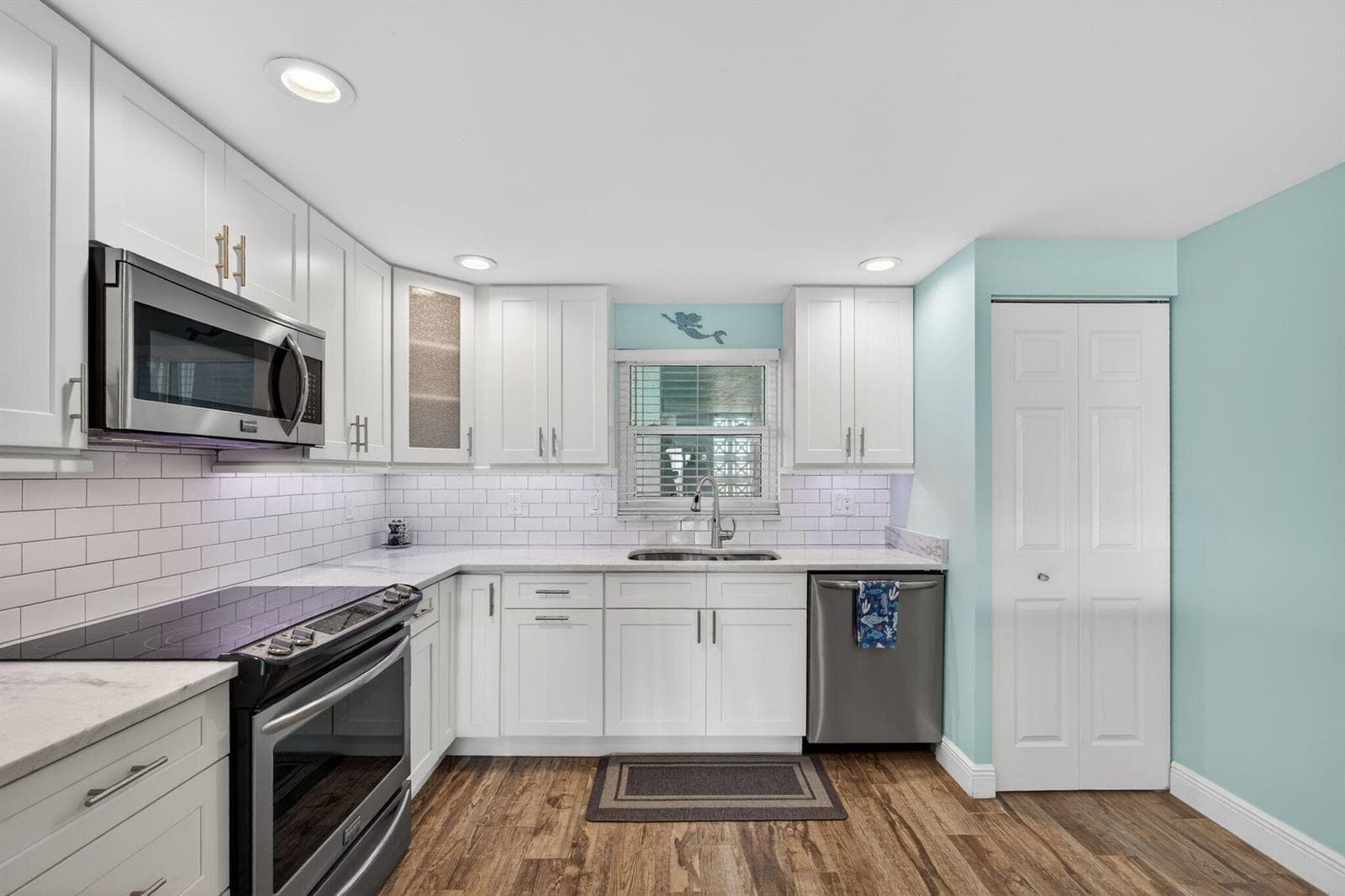 3040 Lake Shore Drive photo 6