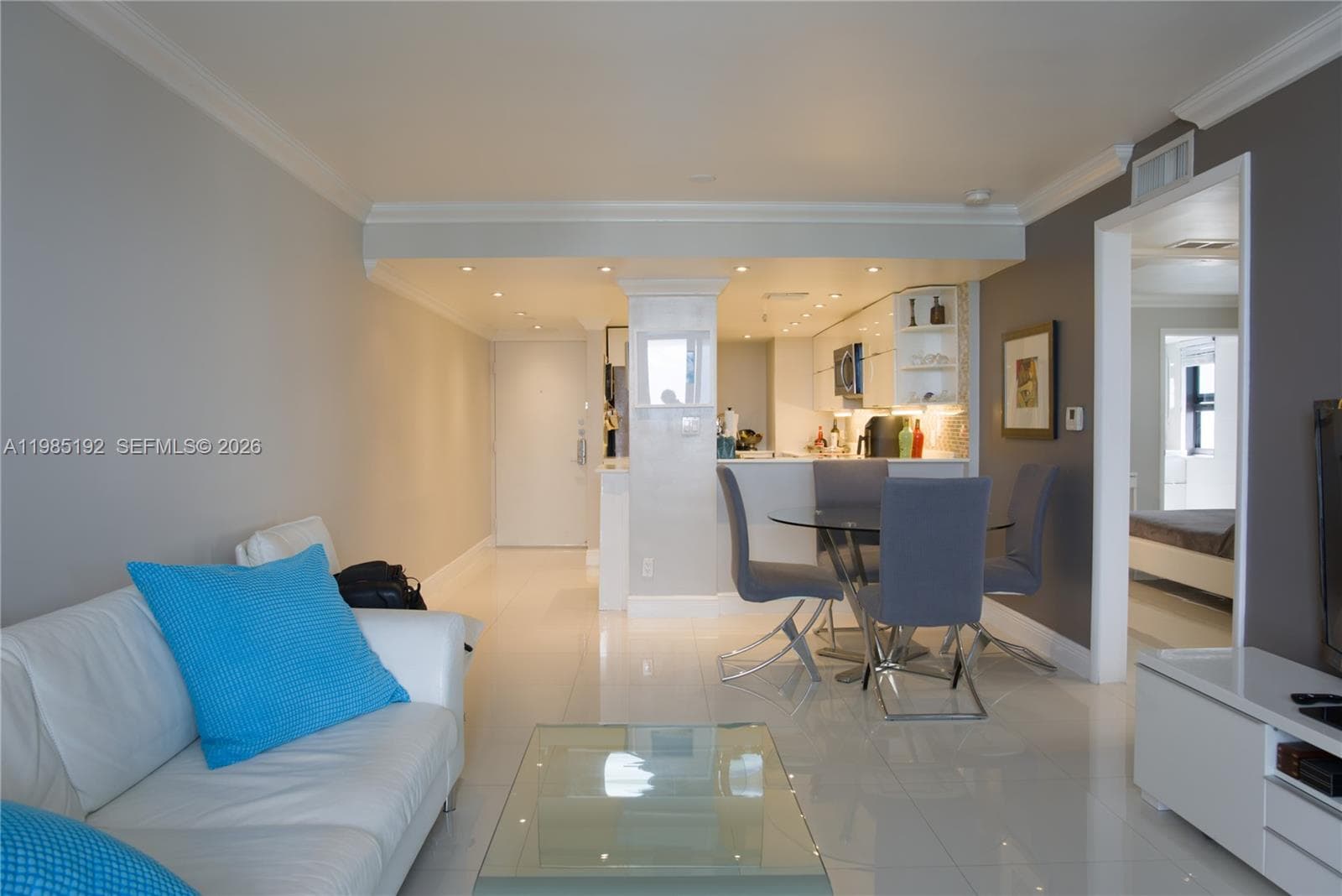 4301 Collins Ave 902 photo 3