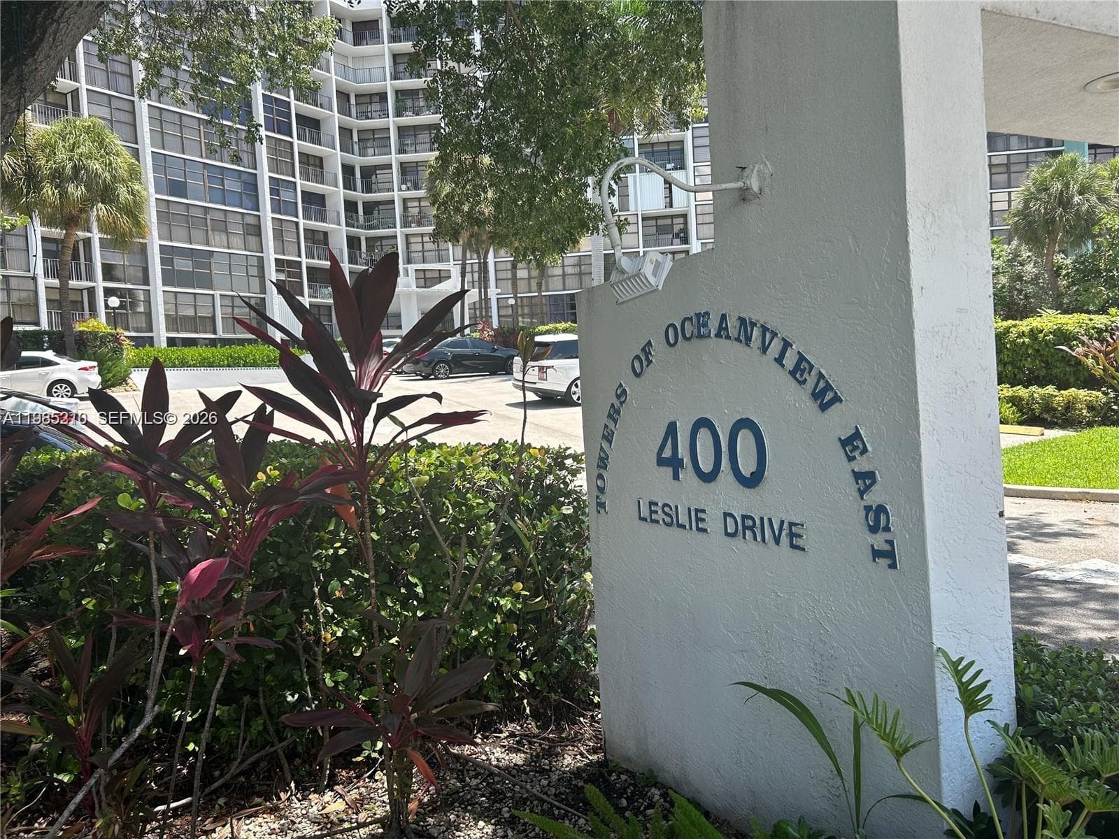 400 Leslie Dr 308 photo 2