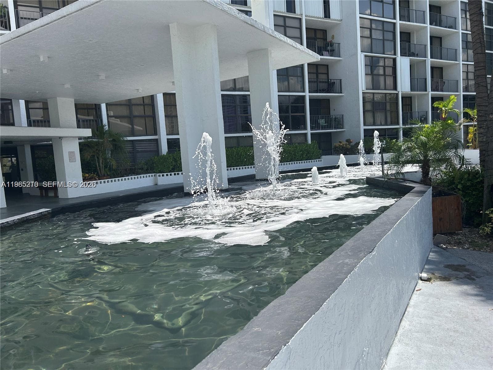 400 Leslie Dr 308 photo 1