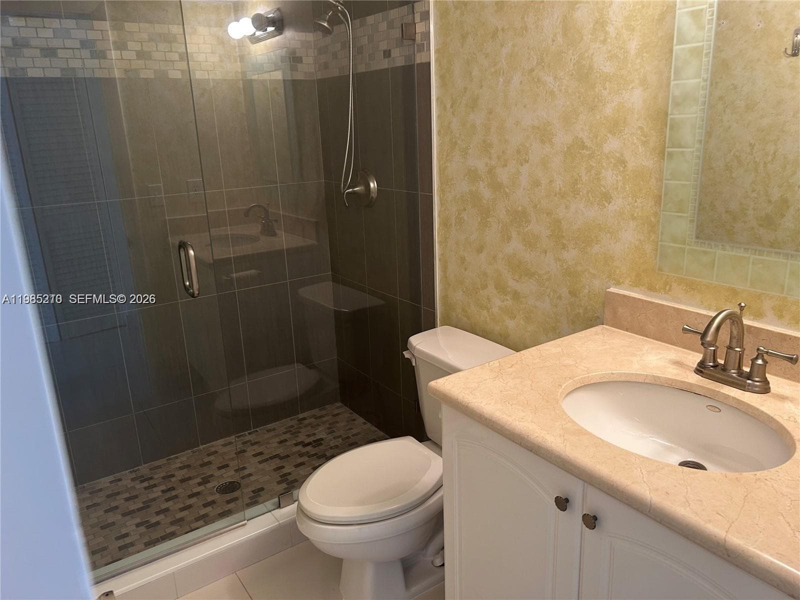 400 Leslie Dr 308 photo 10