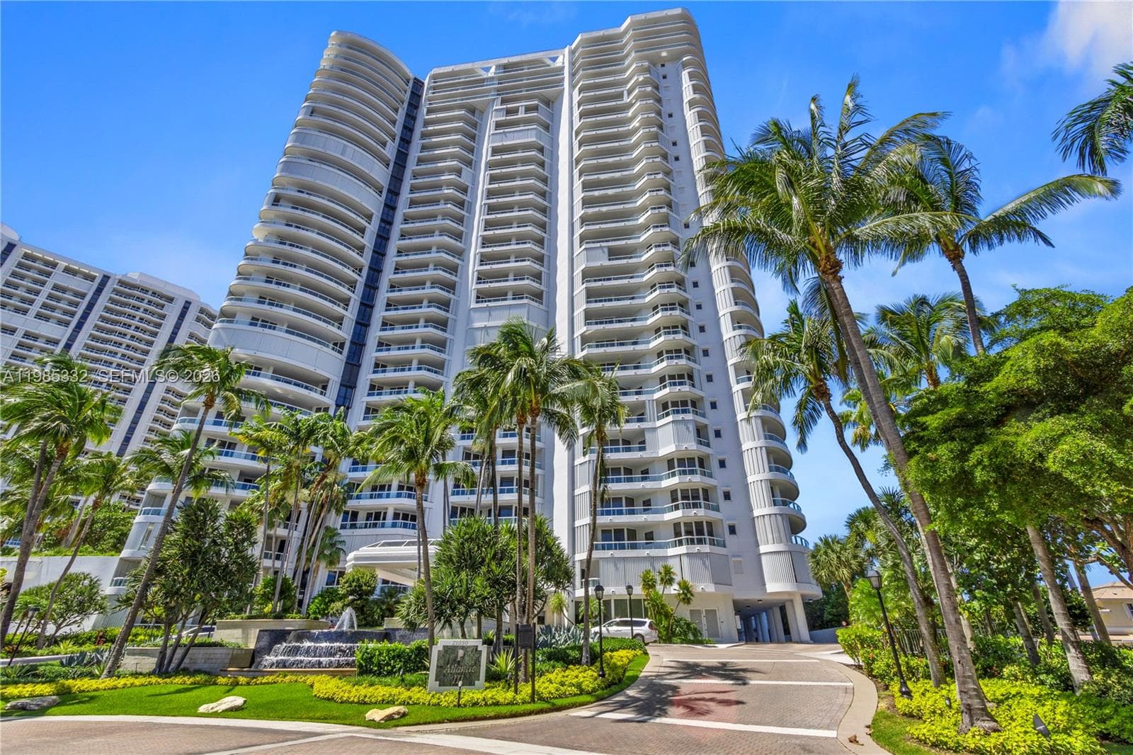 21050 Point Pl 604 photo 23