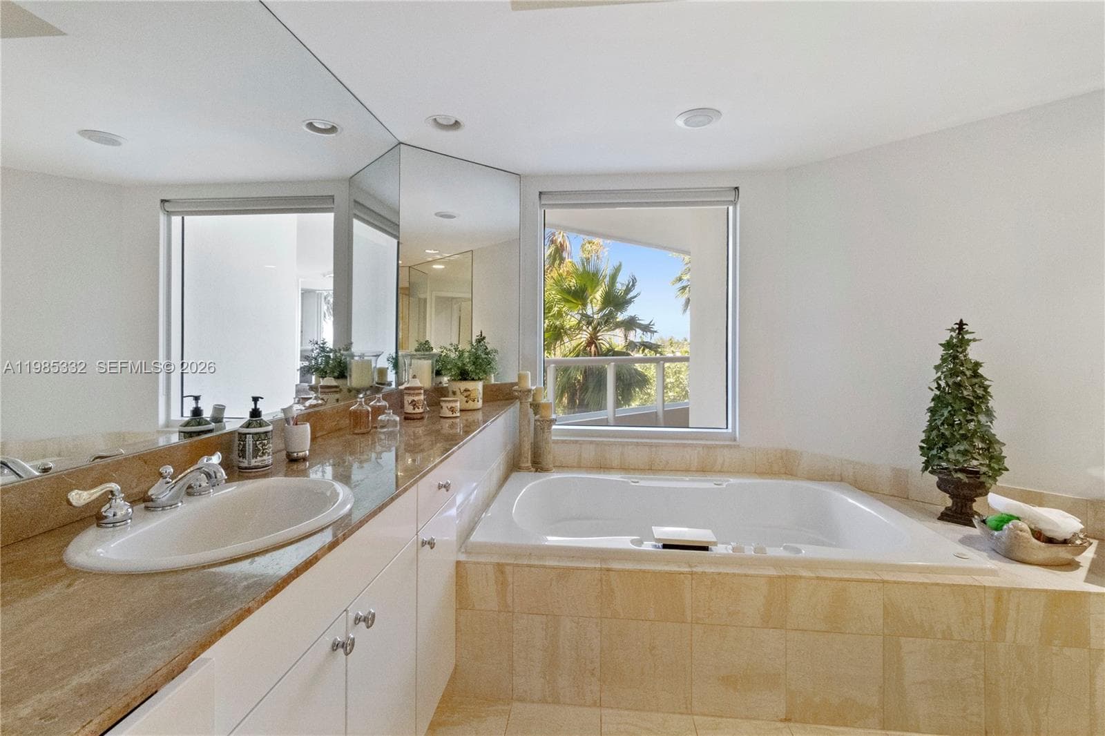 21050 Point Pl 604 photo 13