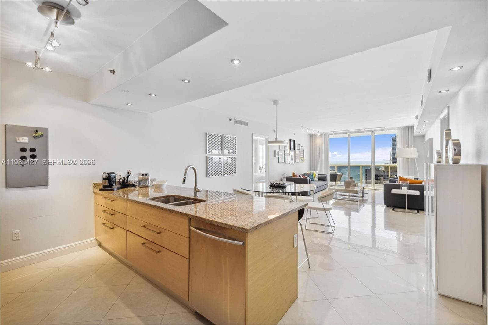 1830 Ocean Dr 2703 photo 3