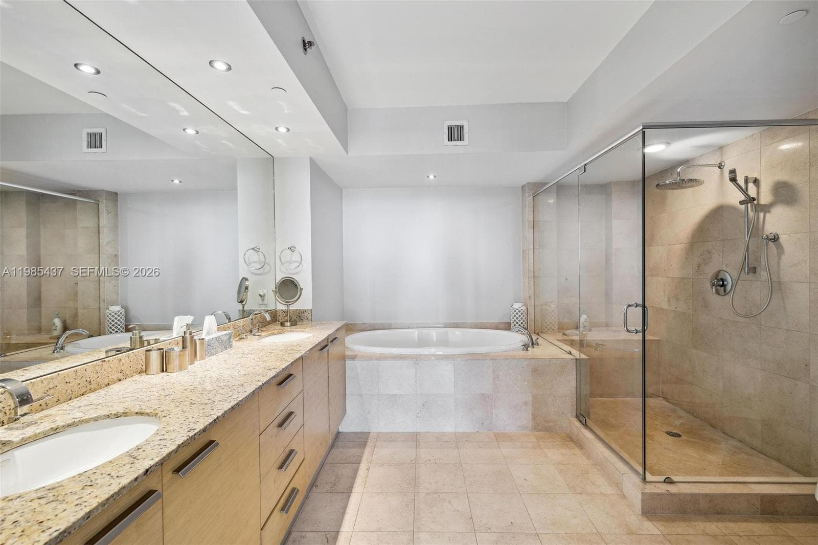 1830 Ocean Dr 2703 photo 18