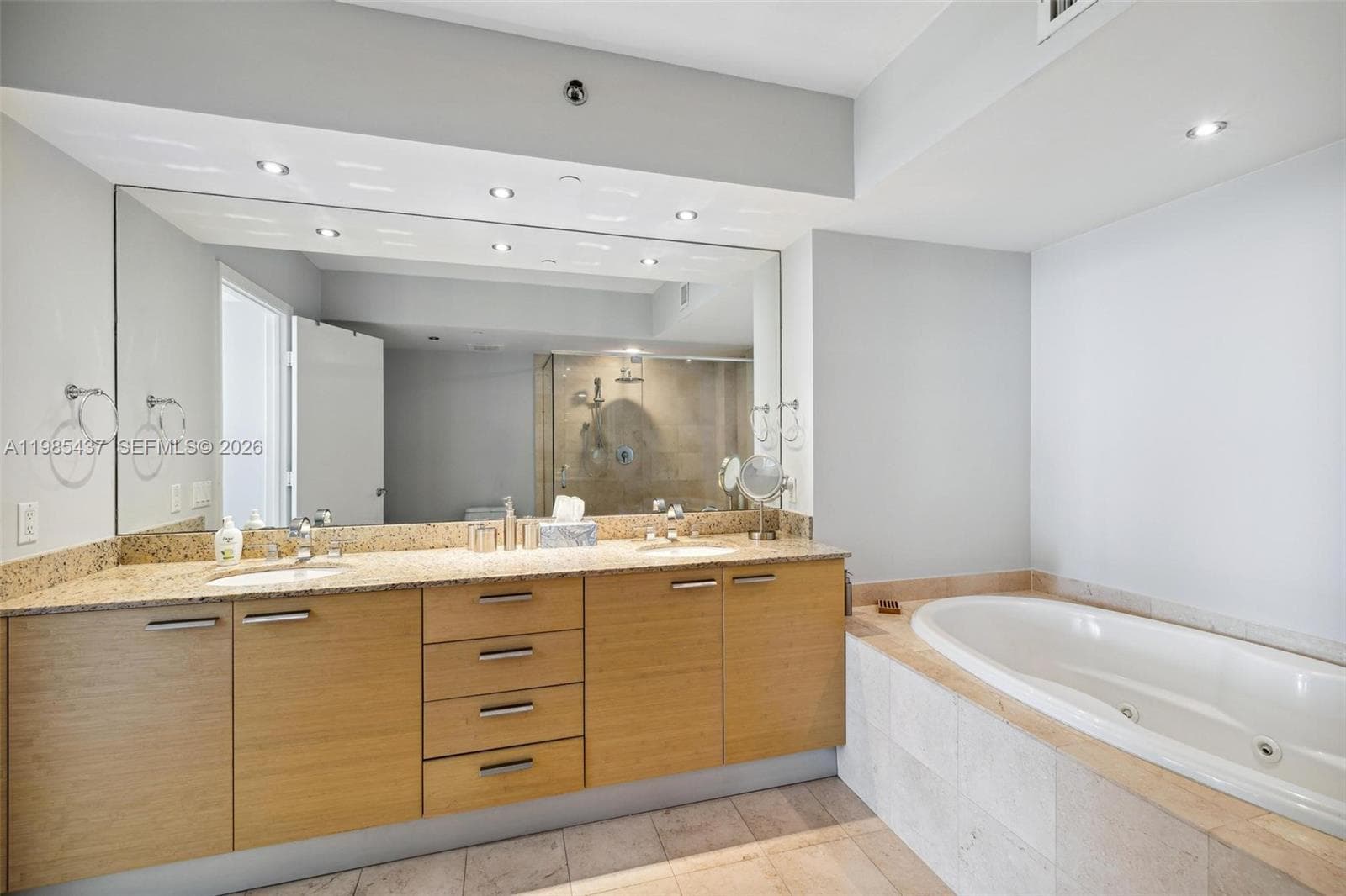 1830 Ocean Dr 2703 photo 19