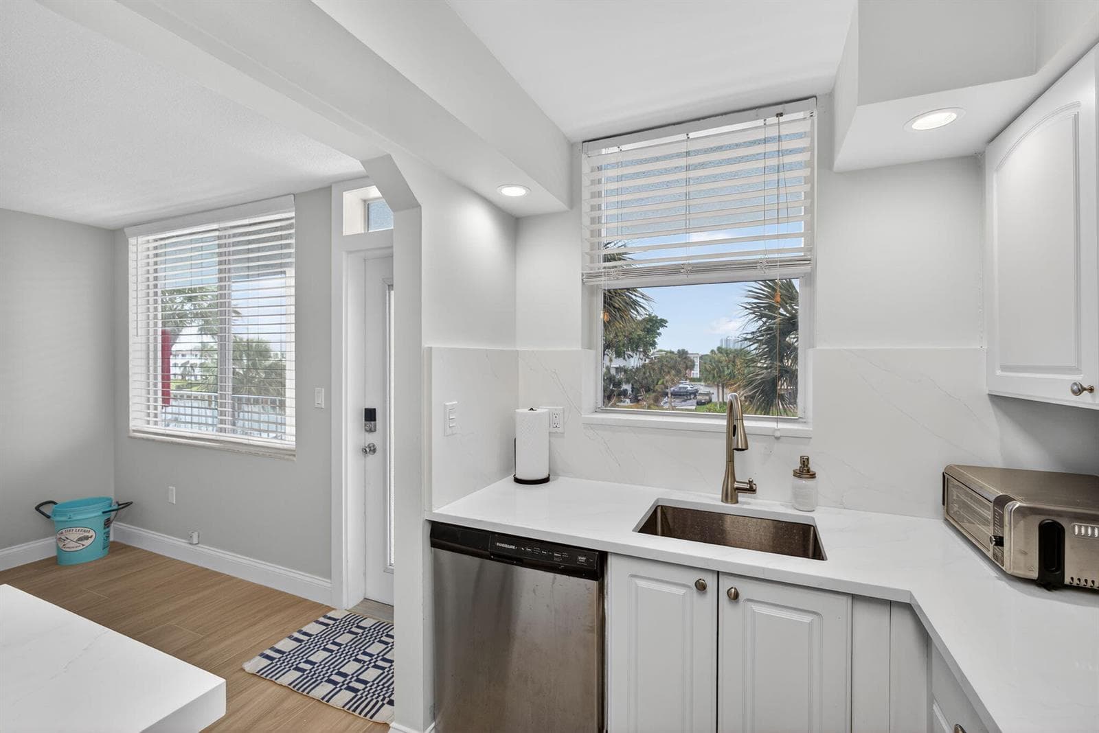 108 Paradise Harbour Boulevard 305 photo 13