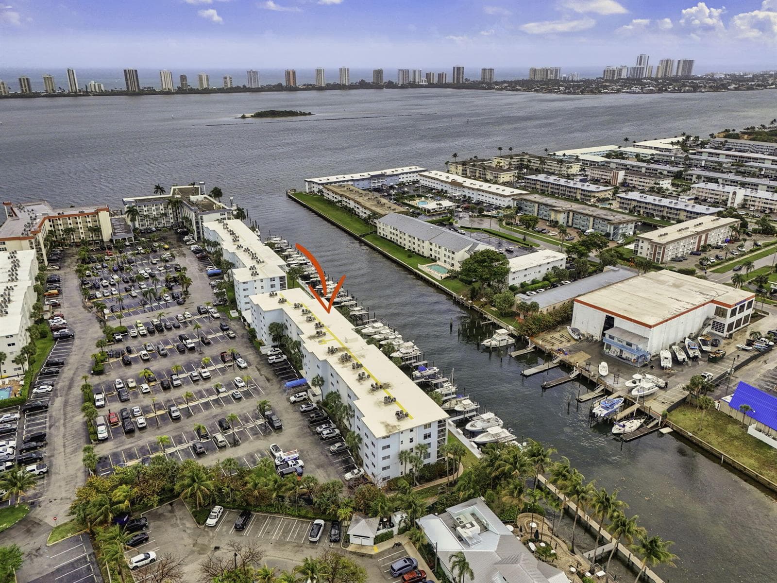 108 Paradise Harbour Boulevard 305 photo 3