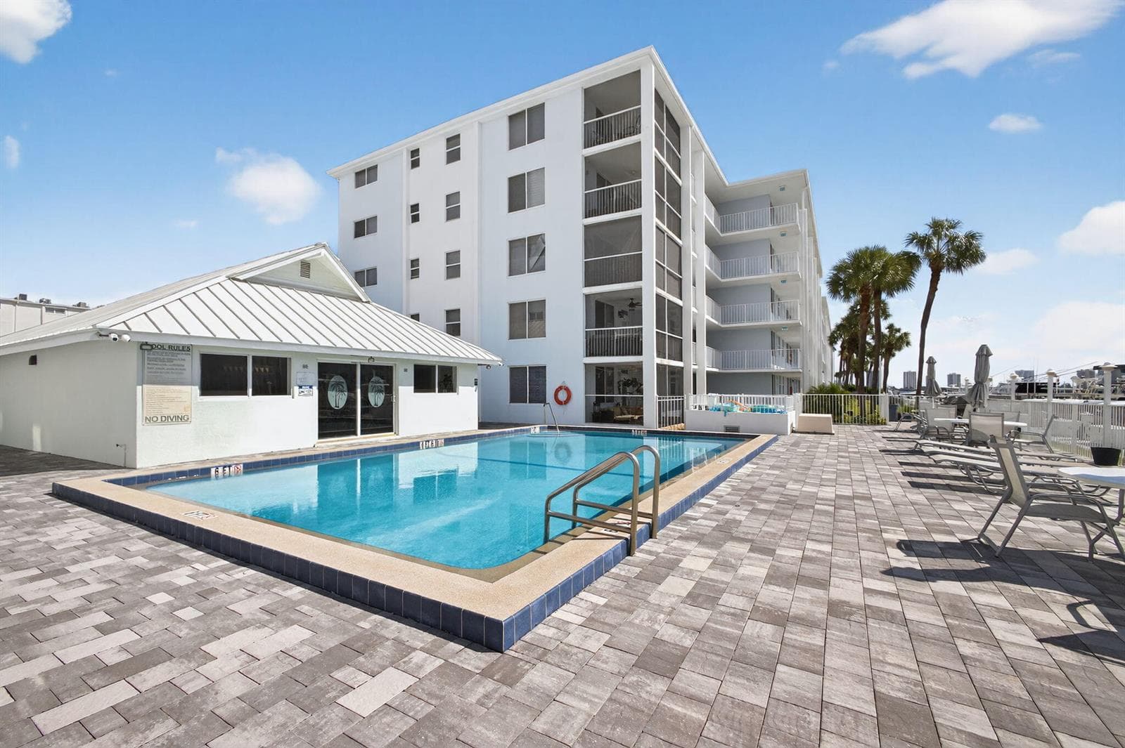108 Paradise Harbour Boulevard 305 photo 5