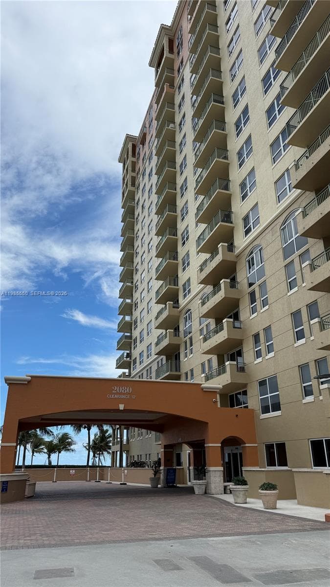 2080 Ocean Dr 3