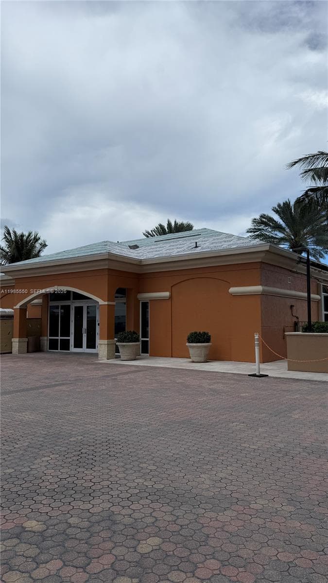 2080 Ocean Dr 4