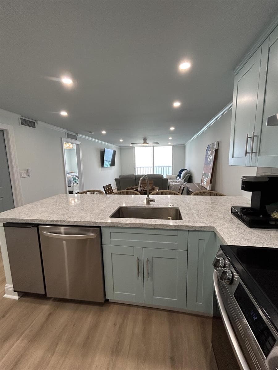 400 N Surf Road 1105 photo 4