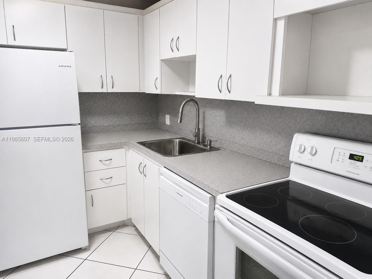 3675 N Country Club Dr 508 photo 2