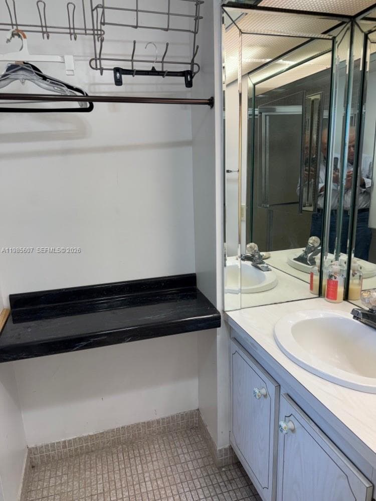 3675 Country Club Dr 508 photo 13
