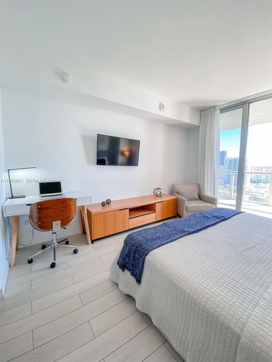 2602 E Hallandale Beach Blvd R2405 photo 4