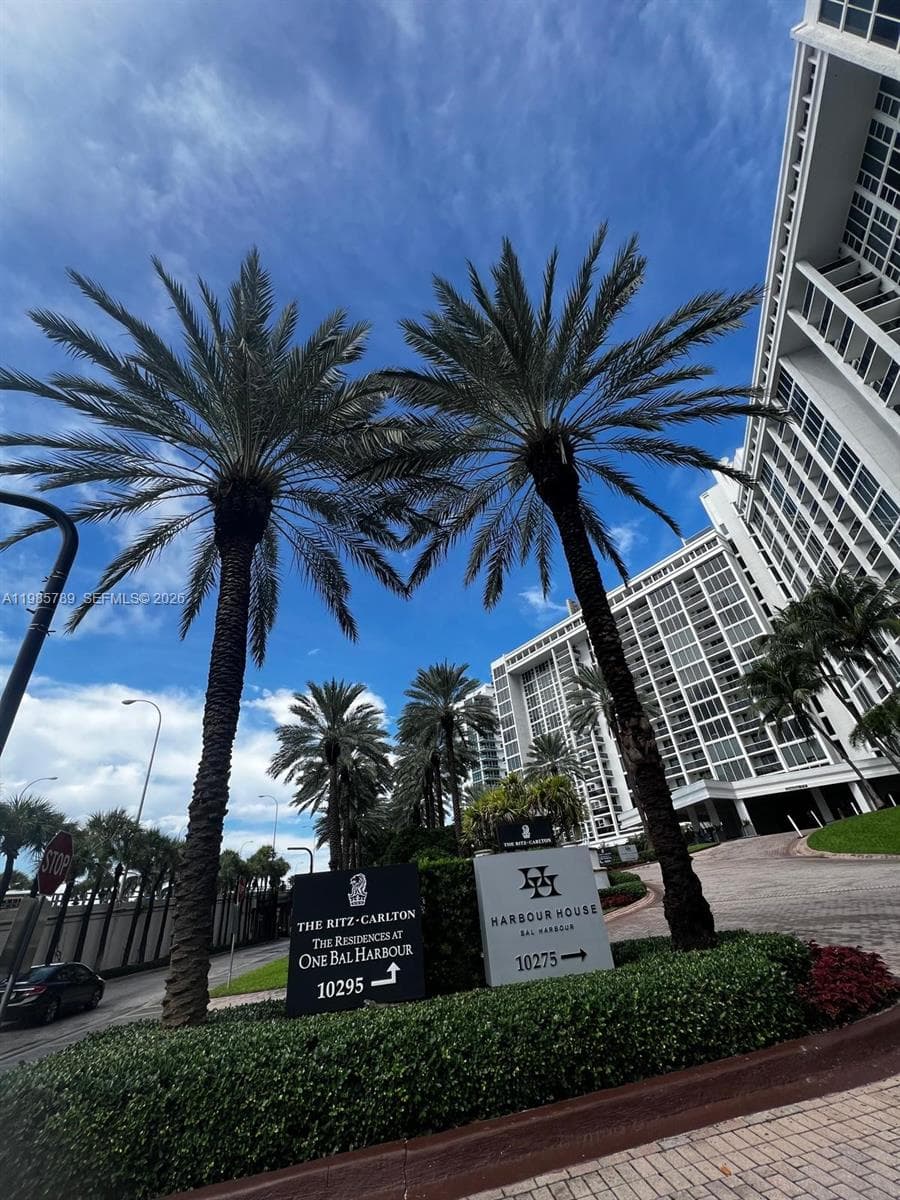 10275 Collins Ave 1104 photo 2