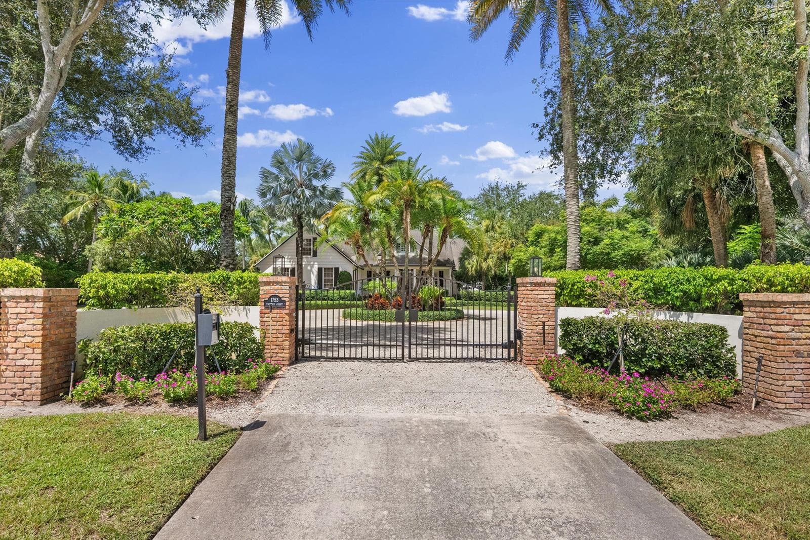 1753 Trotter Court photo 4