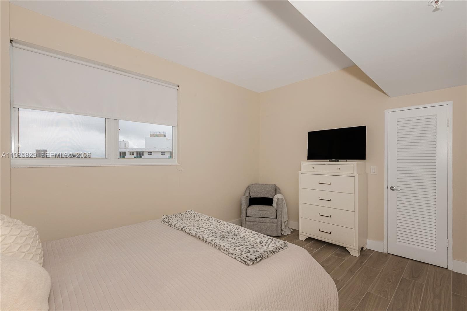 3001 Ocean Dr 1639 photo 3