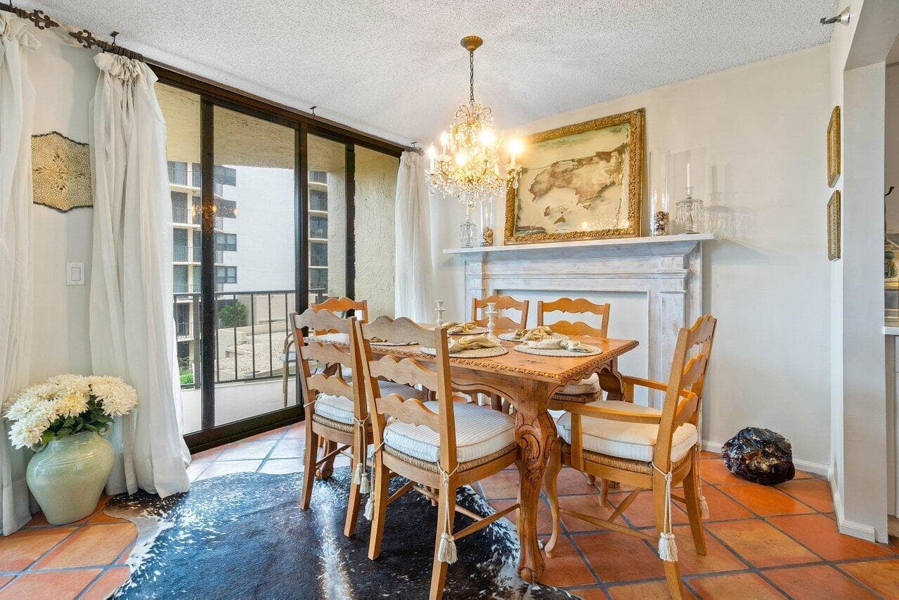 899 Jeffery Street 3050 photo 6