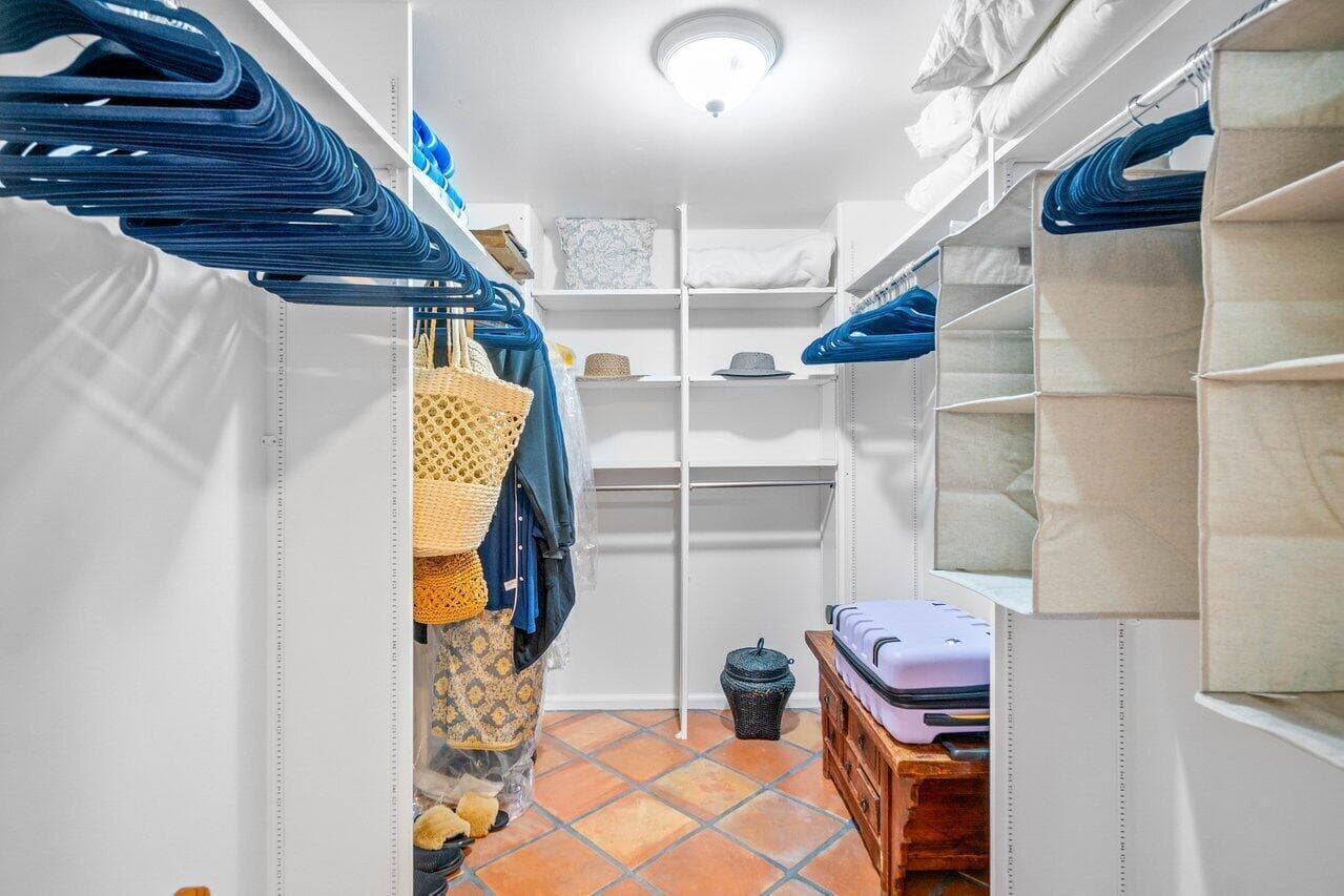 899 Jeffery Street 3050 photo 12