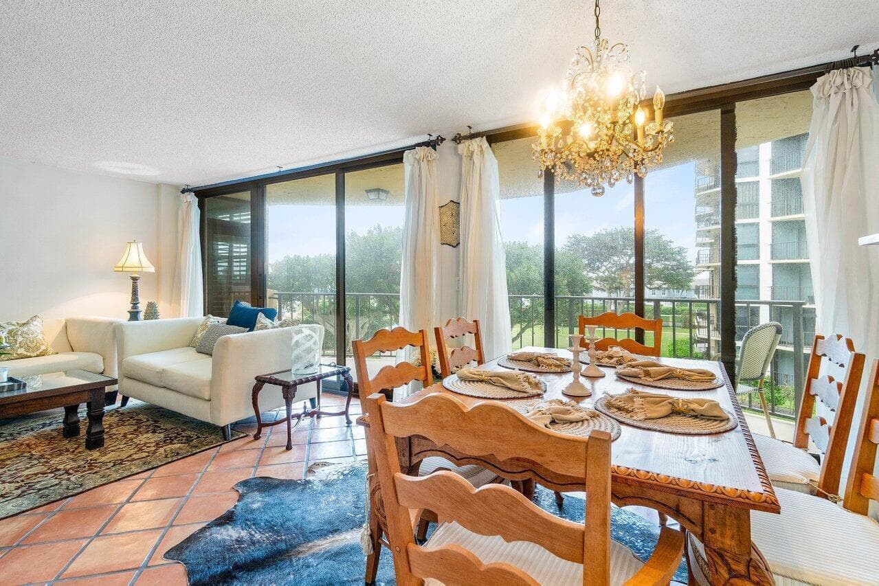 899 Jeffery Street 3050 photo 5
