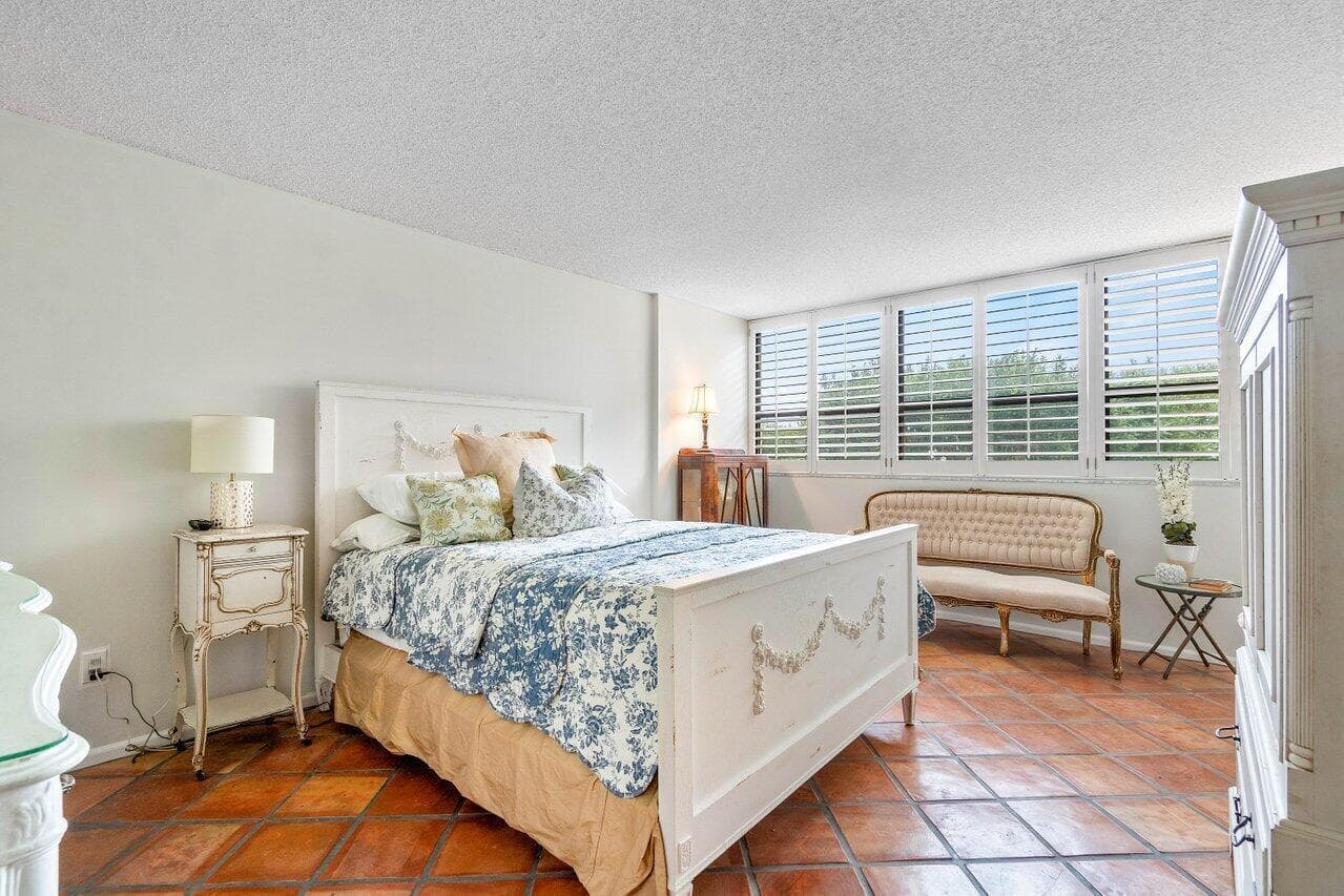 899 Jeffery Street 3050 photo 10