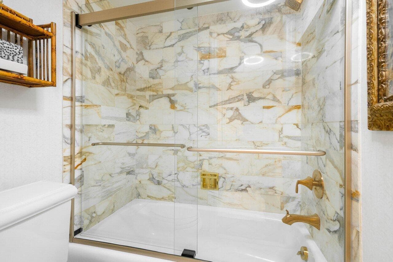 899 Jeffery Street 3050 photo 14