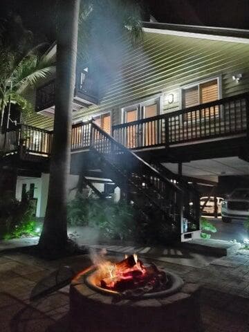 765 SW Rustic Circle photo 3