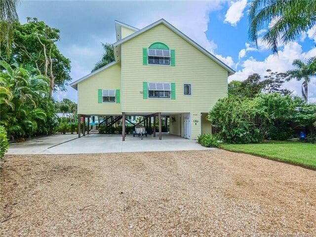 765 SW Rustic Circle photo 1