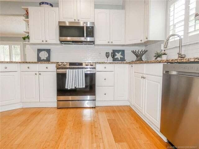 765 SW Rustic Circle photo 9