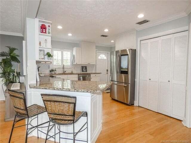 765 SW Rustic Circle photo 10