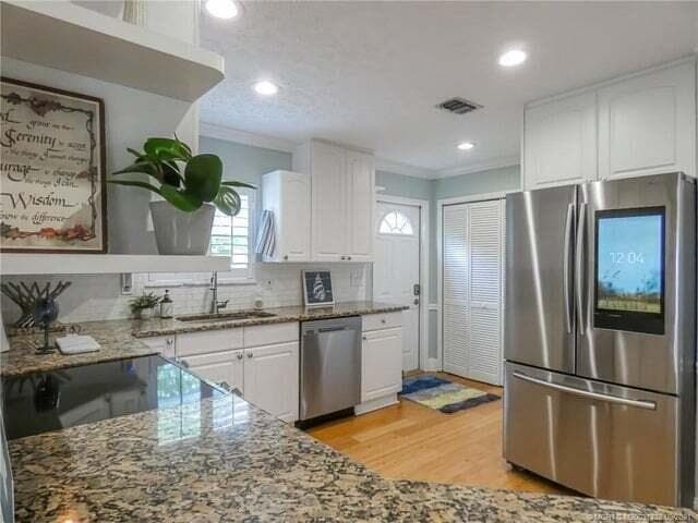 765 SW Rustic Circle photo 11