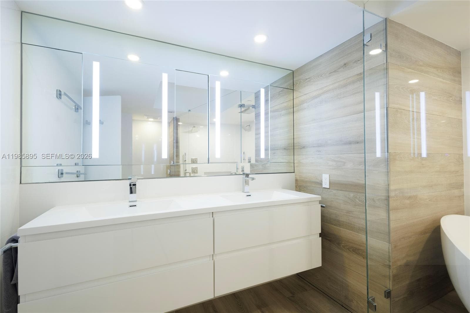 3640 Yacht Club Dr 1701 photo 16