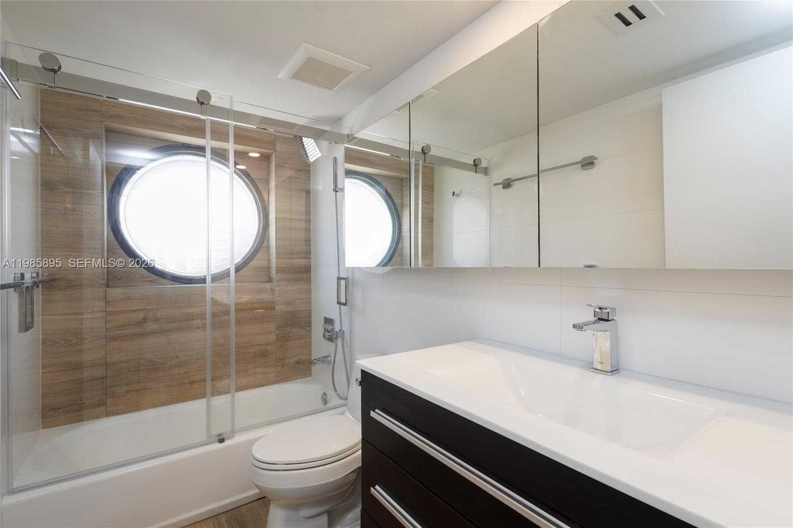 3640 Yacht Club Dr 1701 photo 20