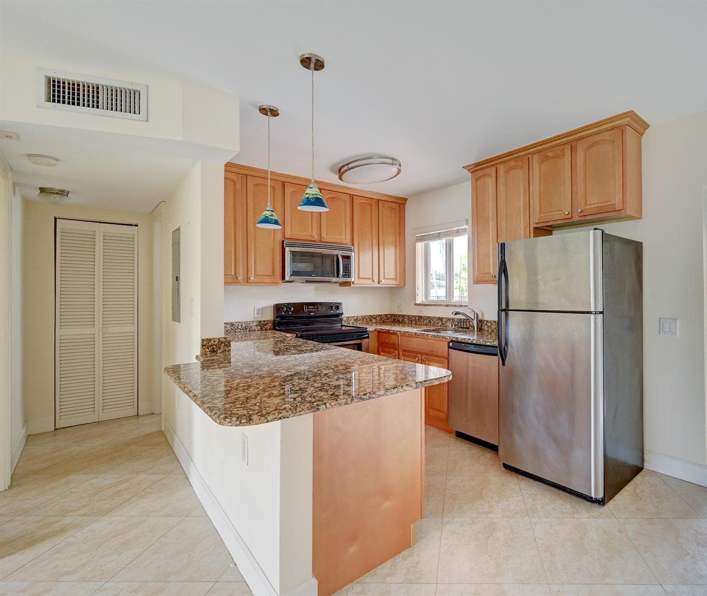 410 SW 15th Street 204 photo 1