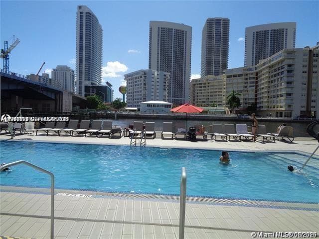 2600 Hallandale Beach Blvd T301 photo 22