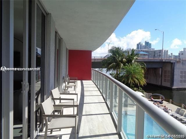 2600 Hallandale Beach Blvd T301 photo 18
