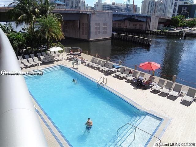 2600 Hallandale Beach Blvd T301 photo 21