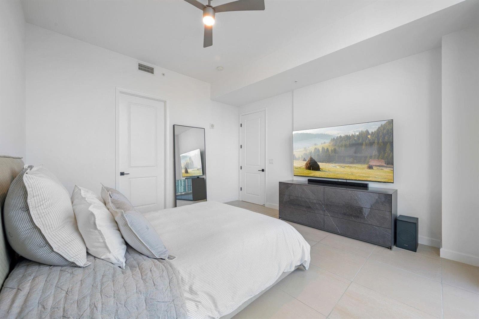 1945 S Ocean Drive Ph 2808 photo 16