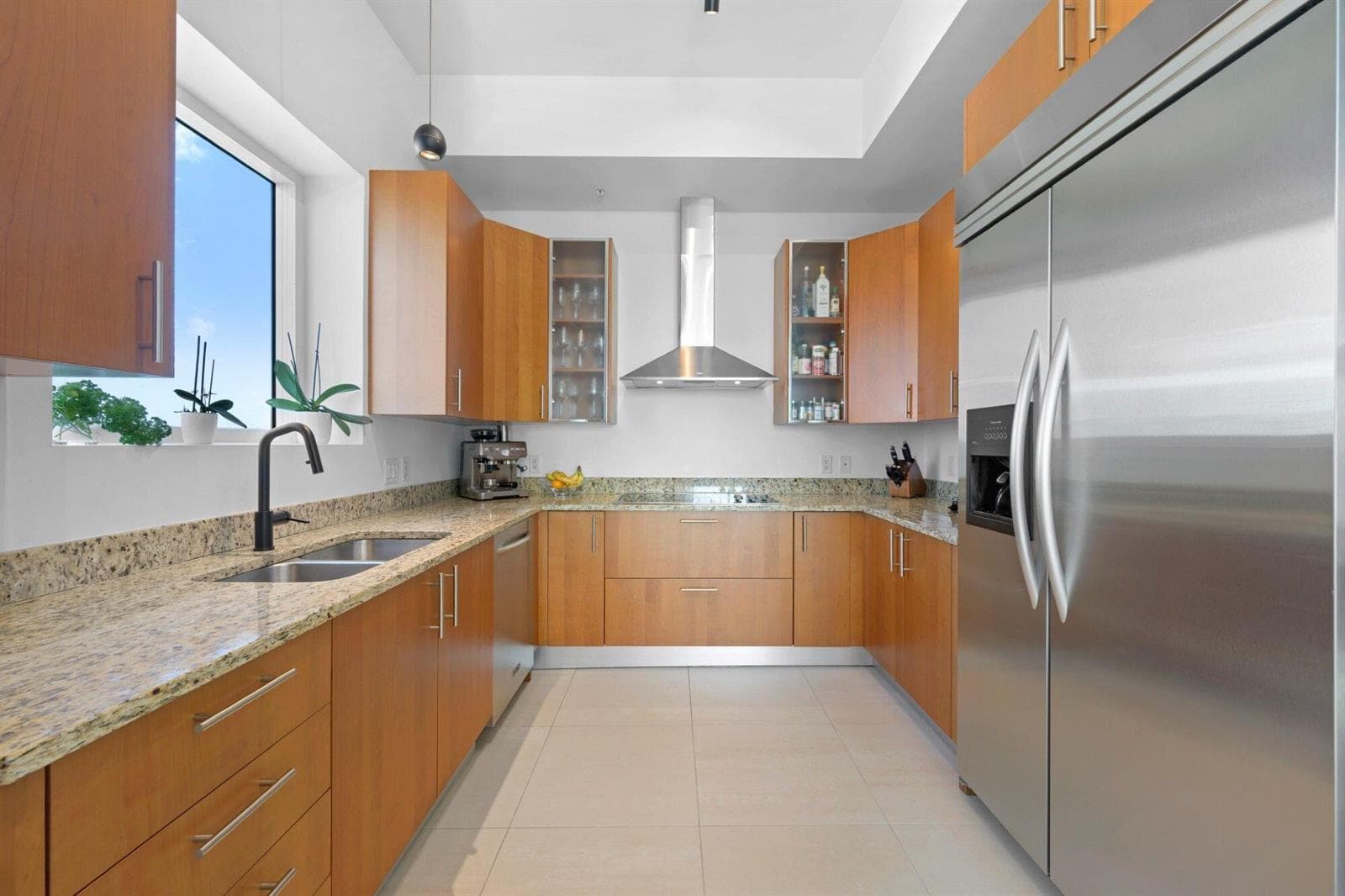 1945 S Ocean Drive Ph 2808 photo 5