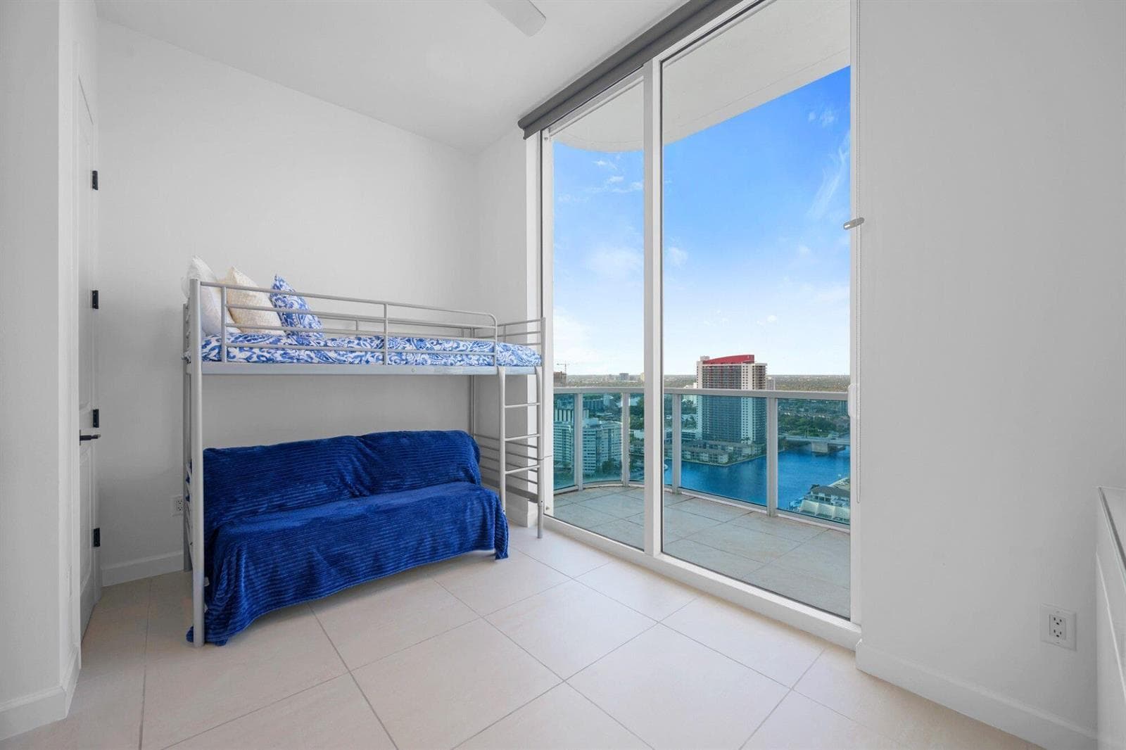 1945 S Ocean Drive Ph 2808 photo 18